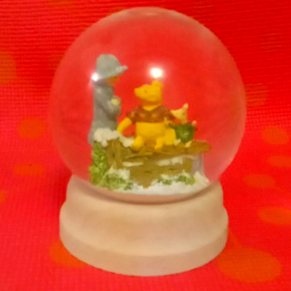 Winnie the Pooh Snow Globe